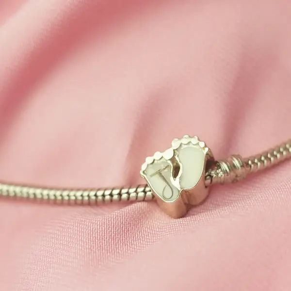 Charm Pies de Leche Materna - Imagen 3