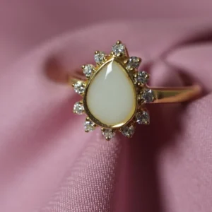 Anillo Izar bañado en oro con leche materna y circonitas