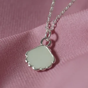 Colgante Nácar de leche materna personalizado, un recuerdo único de la lactancia para llevar siempre cerca del corazón.