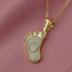 Colgante Un Pie de leche materna personalizado con diseño de huella de bebé y piedra elaborada con leche materna.