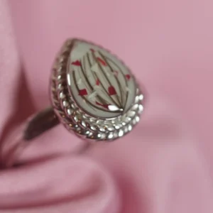 Anillo de gota de plata con leche materna y flores secas
