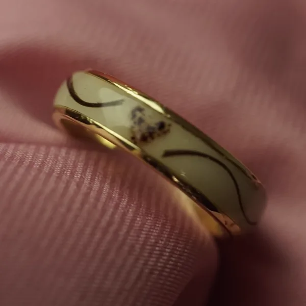 Anillo con leche materna y pelo de bebé con baño de oro